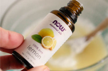 Рецепт маски для лица с эфирным маслом лимона, яичного желтка и масла оливы