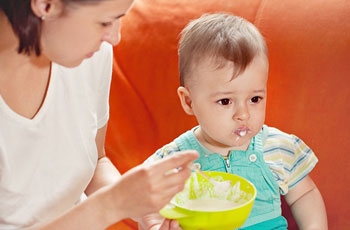 Кормление ребенка рисовой кашей после рвоты