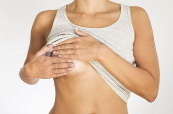 Почему перед месячными болит грудь и как уменьшить болевые ощущения