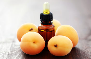 Персиковое масло для лица, способы применения, 7 рецептов домашних средств