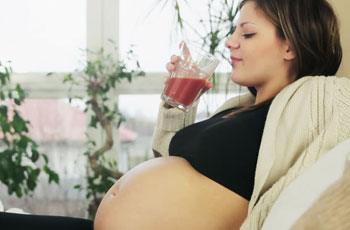 Употребление свежевыжатого томатного сока во время беременности