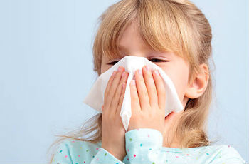 Насморк как реакция на аллерген у детей