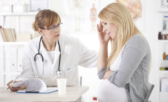 При обнаружении эрозии при беременности лечение проводят после родов