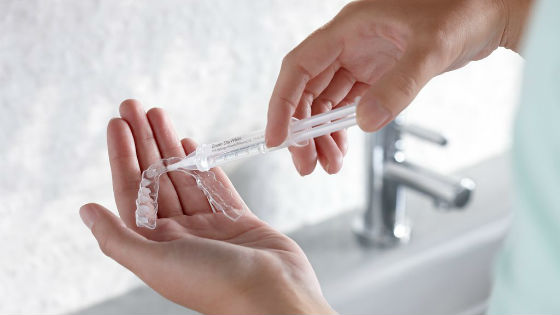 Использование специального геля для очищения зубной эмали
