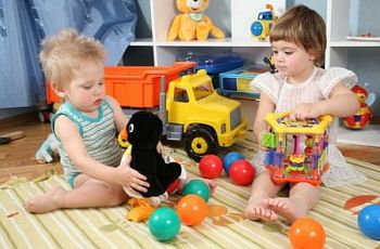 Как выбрать игрушку, соответствующую возрасту ребенка?
