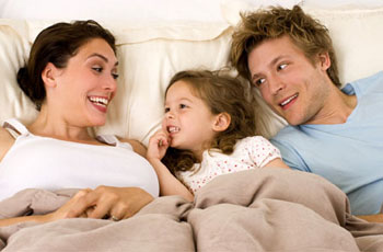 Как отучить ребенка спать с родителями, 5 способов