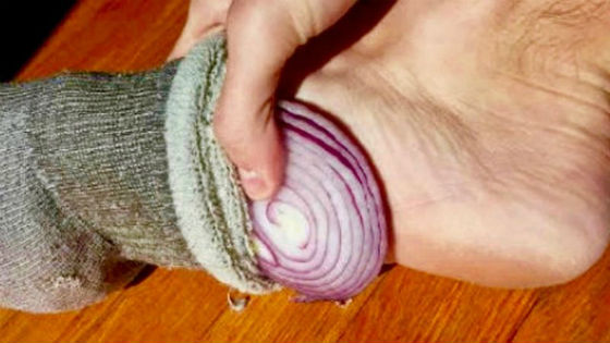 Как класть лук в носки