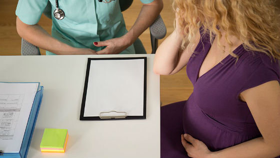 При любых подозрительных выделениях у беременной женщины нужно обратиться к врачу