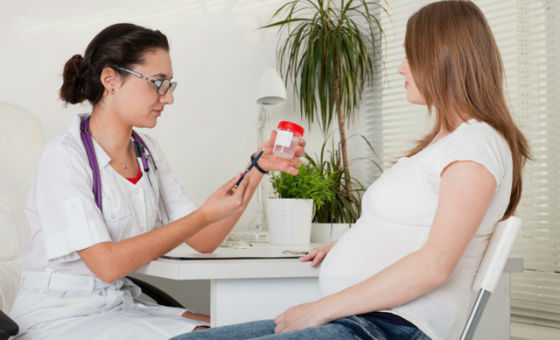 Появление кровянистой мочи у беременных