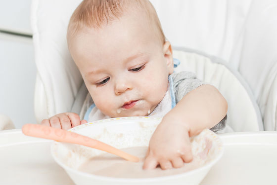 При отсутствии желания пробовать прикорм ребенка не стоит заставлять
