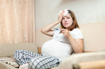 На какой неделе беременности поднимается температура. Температура при беременности — почему появляется и опасные значения, медикаментозные и народные средства