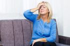 Головокружение и головные боли, частые симптомы менопаузы
