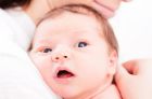 Почему новорожденный икает: причины и помощь малышу
