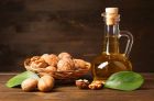 Применение масла грецкого ореха в домашней косметологии и лечении