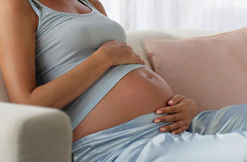 Тянет живот в начале беременности: как распознать угрозу? Тянущие боли внизу живота на ранних сроках беременности: о чем говорят и чем грозит такое состояние