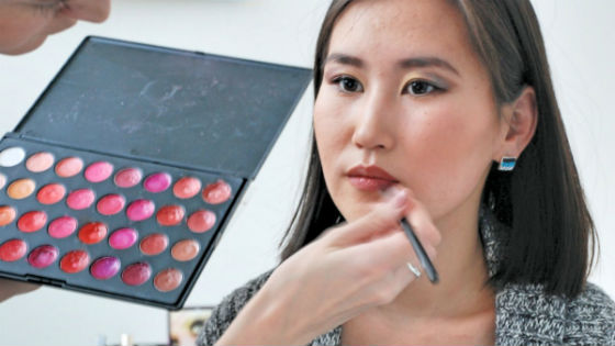 Из-за особенностей внешности азиаток правильный выбор косметики особенно важен